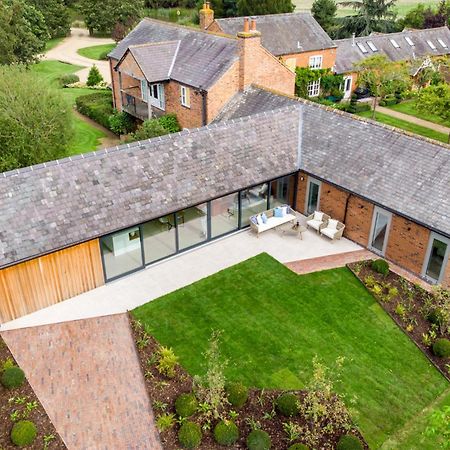 Отель 14 Acres - Luxury Countryside Retreats Маркет-Харборо Экстерьер фото